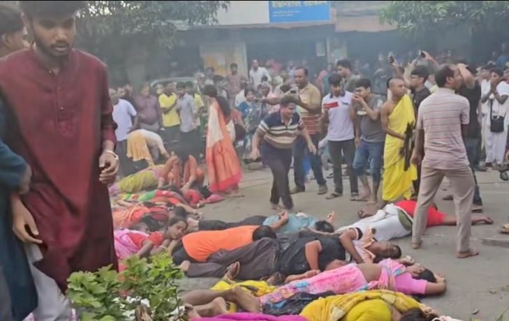 বগুড়ায় রথযাত্রায় বিদ্যুৎস্পৃষ্টে ৫ জনের মৃত্যু